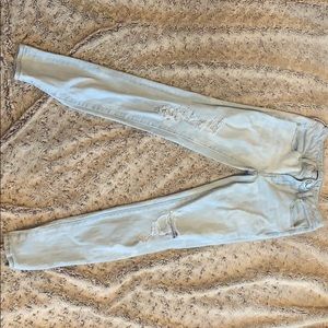 American Eagle Light Wash Ripped Jegging Size 4